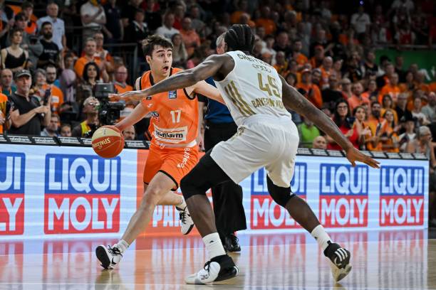 力的足球联 力的足球联